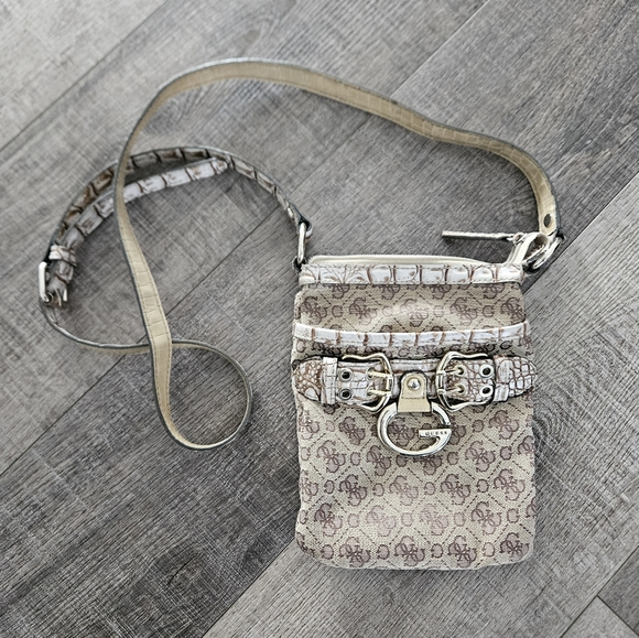 Y2K Guess Crossbody bag - Picture 2 of 4